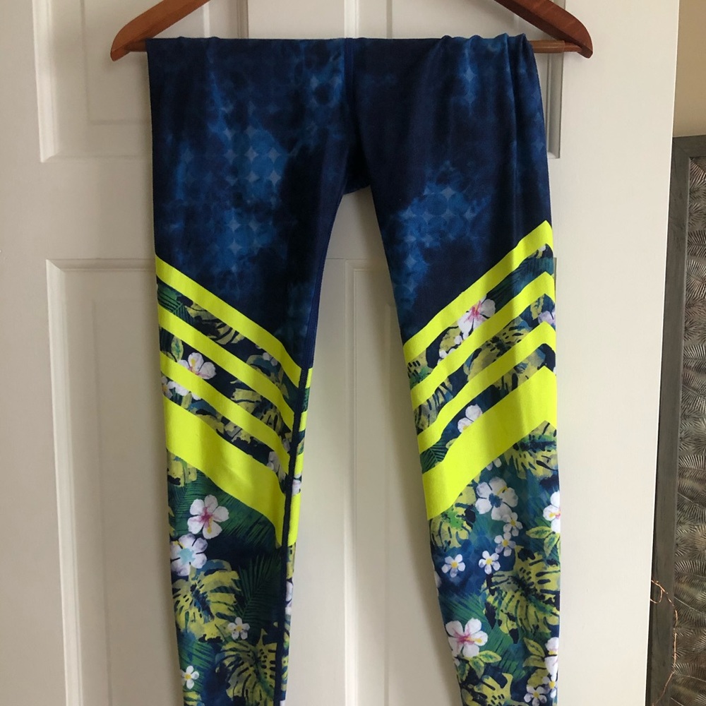 Wear It To Heart: tropical blue workout leggings